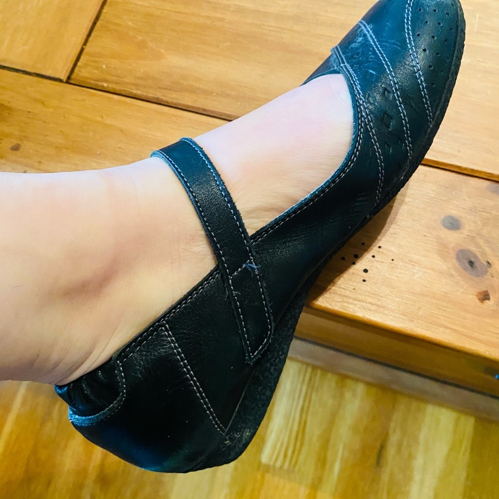 Taos Footwear Olive Mary Jane Flats with Strap - Picture 3 of 4